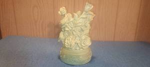 lot 68 image: 7 flower potvase