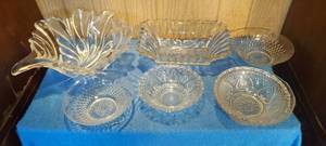 lot 93 image: Assortment of Vintage decorative glass bowls