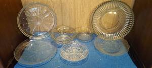 lot 94 image: Assortment of Vintage decorative glass platters and bowls