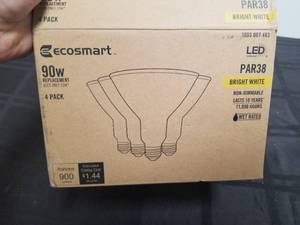 lot 31 image: Ecosmart PAR38 - 90 watt LED bulbs - 3 bulbs