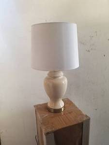 lot 209 image: Nice Lamp with shade