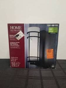 lot 191 image: Medium exterior wall lantern - qty 2