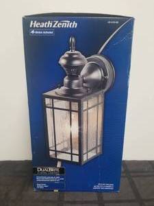 lot 115 image: Heath Zenith - HZ 4152-BK outdoor light