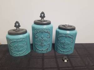 lot 85 image: Decorative jars-1 needs repair