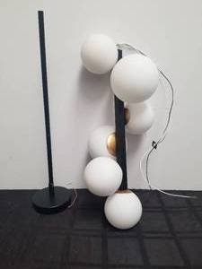 lot 176 image: Light fixture - hangs from ceiling