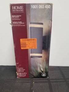 lot 162 image: Medium exterior wall lantern - qty 2