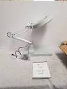 lot 143 image: Hobby magnifying glass with light