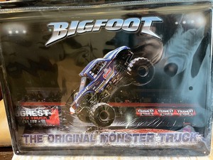 lot 25 image: Metal sign 12x17 Big Foot