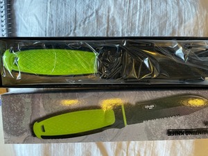 lot 17 image: Kentucky Cutlery Co. hunting knife