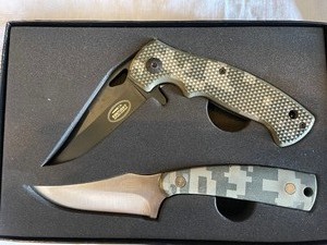 lot 1 image: Kentucky cutlery co. Knife-camo- set of 2 NIB