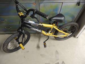 lot 72 image: Kids bike Kent 18 Rampage Freestyle BMX Park Street