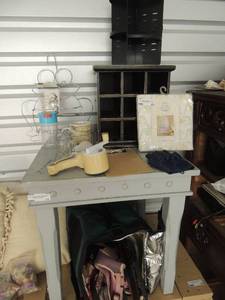lot 80 image: Household item lot (table NOT included)