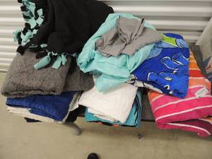 lot 77 image: Linens lot- blankets, sheets, pillow cases, towels etc.
