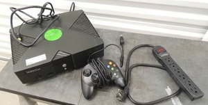 lot 84 image: Xbox with cords and 1 controller