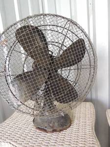 lot 202 image: METAL FAN - HUNTERS DIVISION  21H  CAGE IS 18W