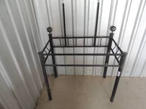lot 205 image: METAL VANITY FRAME