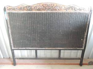 lot 210 image: QUEEN WICKER HEADBOARD - BROWM