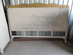 lot 211 image: KING SIZE HEADBOARD  OFF WHITE WICKER  - PIER ONE  JAMAICA COLLECTION