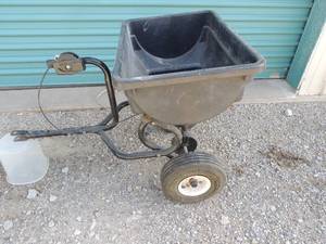 lot 217 image: seeding spreader trailer
