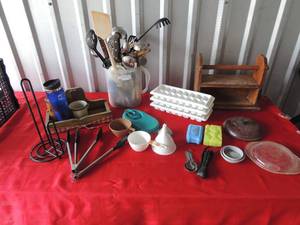 lot 219 image: Kitchen lot- paper towel holders, flatwear, utensils, ice trays, cups and more