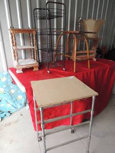 lot 226 image: Tables- fern, lamp, small wood, one on casters