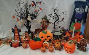lot 550 image: Halloween Decor