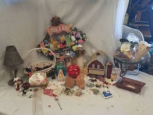 lot 508 image: Household dcor and misc