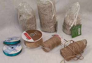lot 527 image: Assorted Decorative Materials