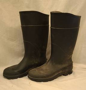 lot 529 image: Rubber Boots