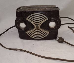 lot 547 image: Antique Zenith Model 4K01 Tube-Type Radio