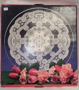lot 548 image: 13&quot Glass Party Platter