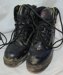 lot 555 image: 1 pair Herman Survivors Work Boots