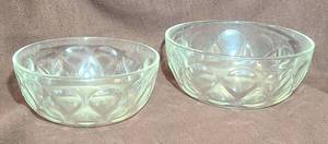 lot 565 image: 2 Pyrex Glass Bowls