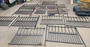 lot 570 image: Black Metal Landscape  Garden Fencing