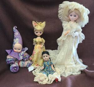 lot 603 image: 4 Vintage Dolls