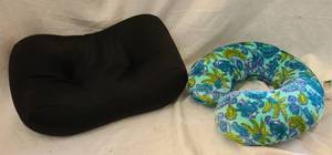lot 606 image: 2 Neck Pillows