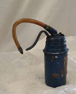 lot 613 image: Oil Can