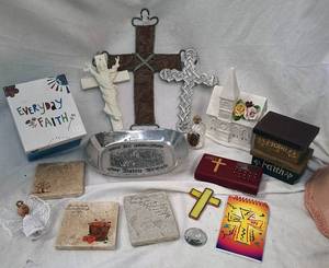 lot 622 image: Faith Items