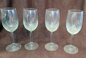 lot 632 image: 4 White Wine Glasses