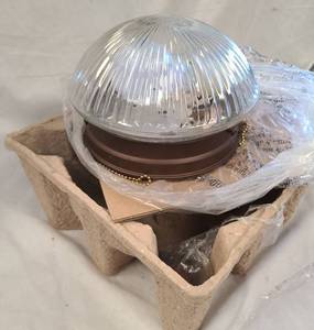 lot 637 image: Consumer Electric Ceiling Light Fixture