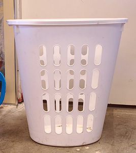 lot 639 image: Mainstays Laundry Hamper