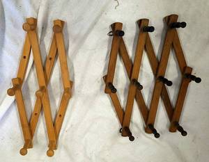 lot 640 image: 2 Folding Hat Racks
