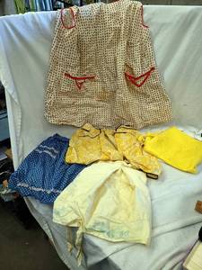 lot 642 image: 5 Aprons