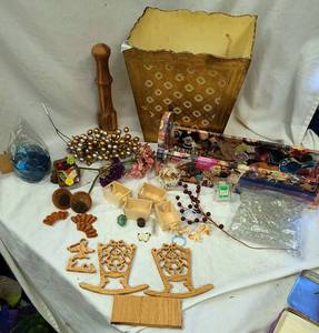 lot 656 image: Assorted Crafting Items