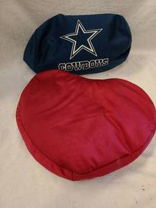 lot 658 image: 2 Neck Pillows