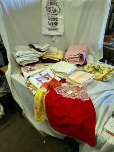 lot 660 image: Assorted Towels