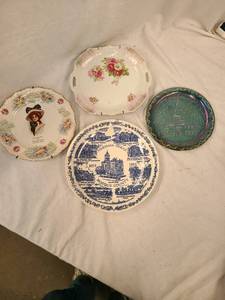 lot 682 image: 4 Decorative Plates