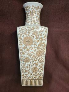 lot 684 image: Square Porcelain Vase