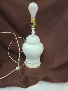 lot 683 image: White Glass Ginger Jar Lamp
