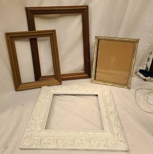 lot 686 image: 4 Picture Frames